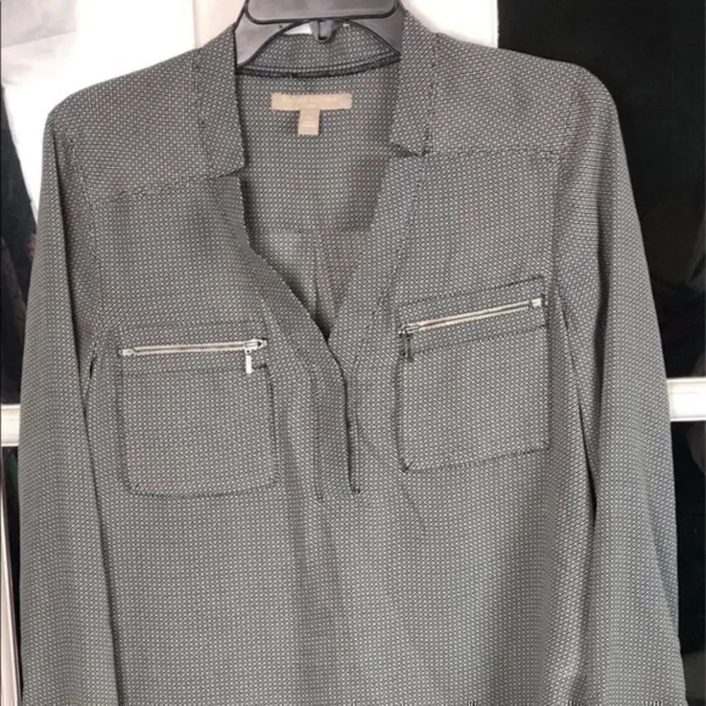 Black & White long sleeve Banana Republic Blouse XS